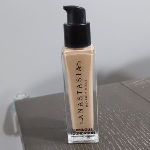 Anastasia Beverly Hills Luminous Foundation